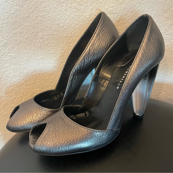 Colin Robertson gun metal grey Leather Peep toe Pumps with chunky lucite heel - Picture 2 of 10